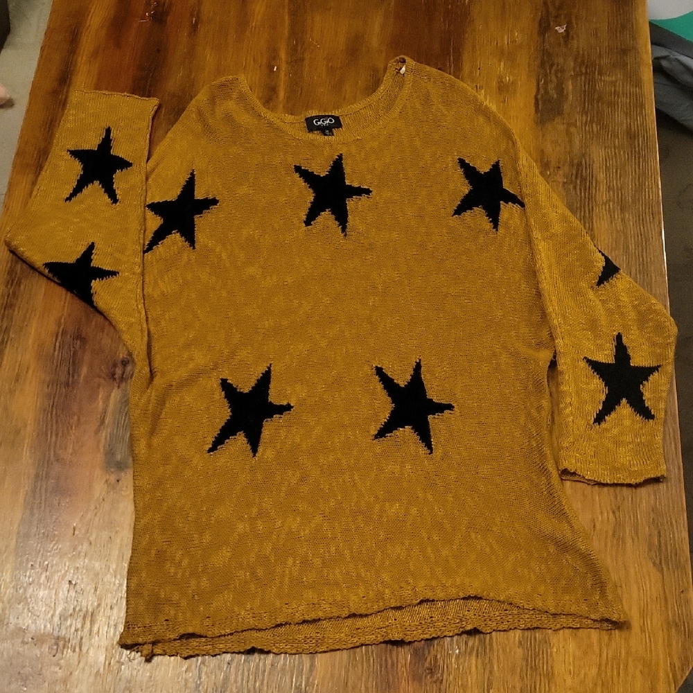 GiGiO Mustard Sweater with Black Stars Size Medium
